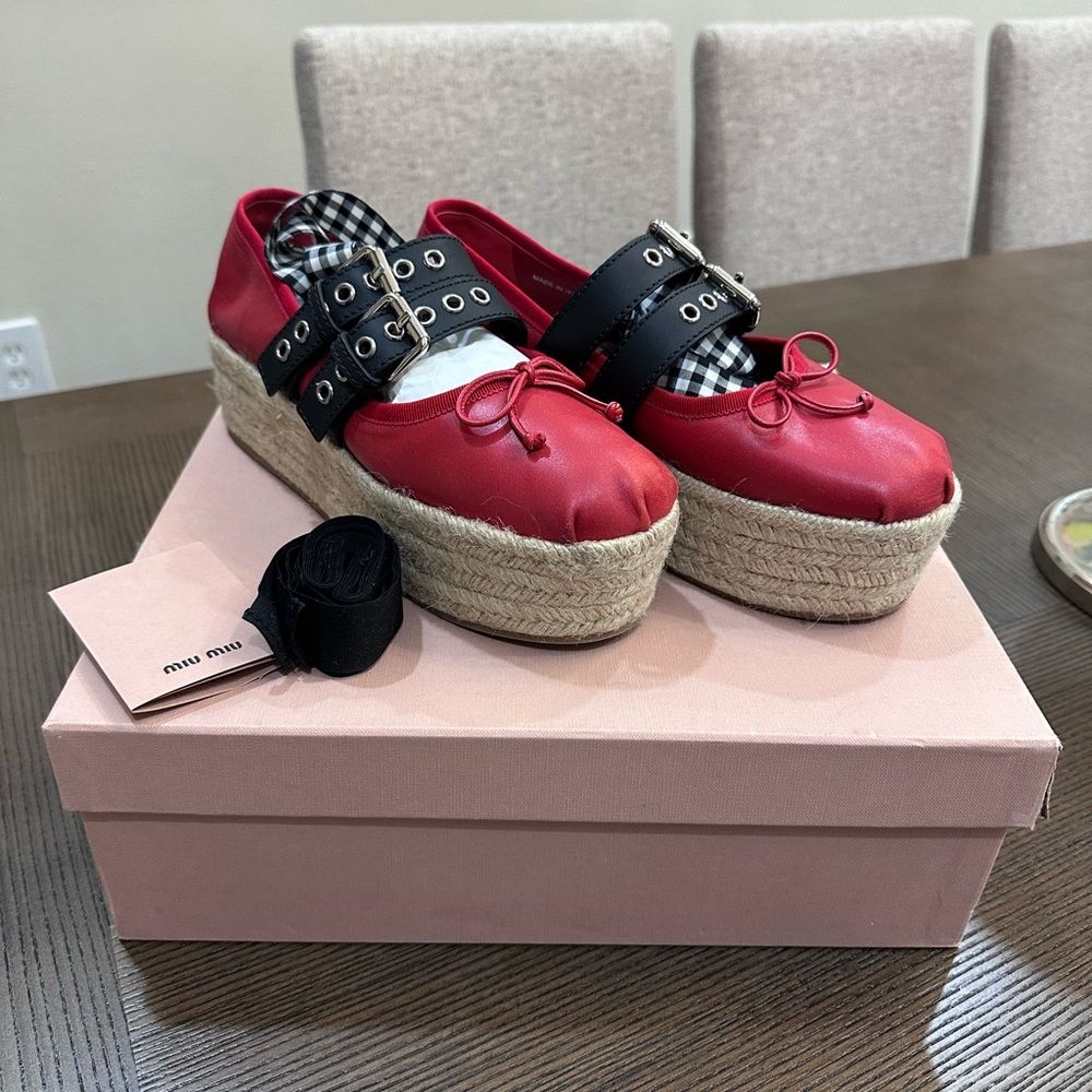 Miu Miu LEATHER BALLET FLATS size 38